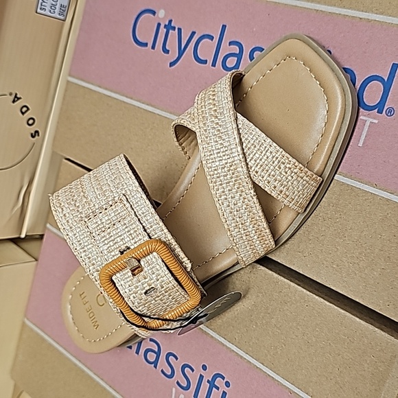 Low Heel Natural Raffia Sandal - Picture 2 of 3